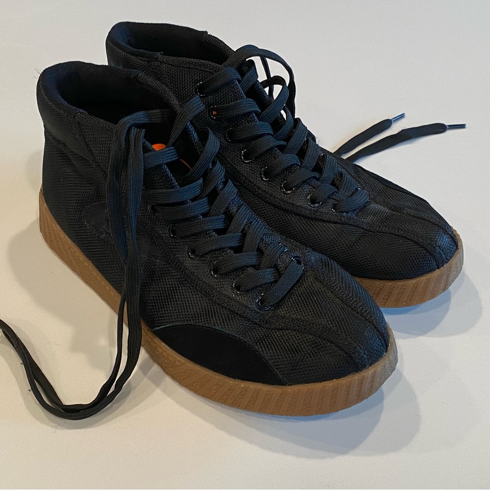 Tretorn Andre 3000 Nylite Sneaker, Black Size 7 fits like 7.5